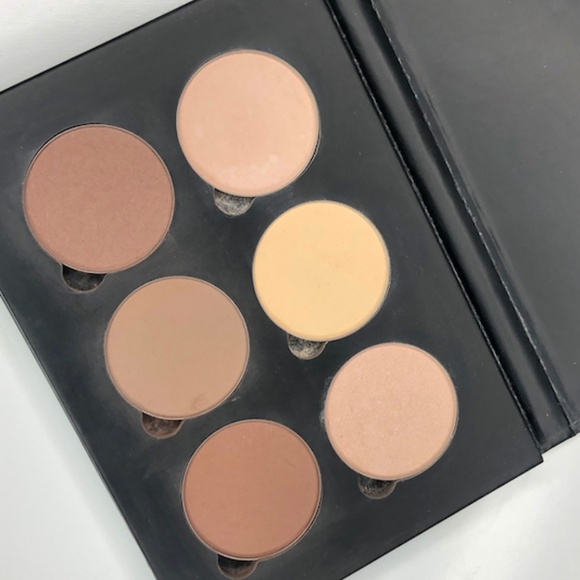 Anastasia Beverly Hills Other - Anastasia Beverly Hills Contour Kit - LIGHT